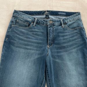 Never worn blue jeans that are extra stretchy and fit a wide calf